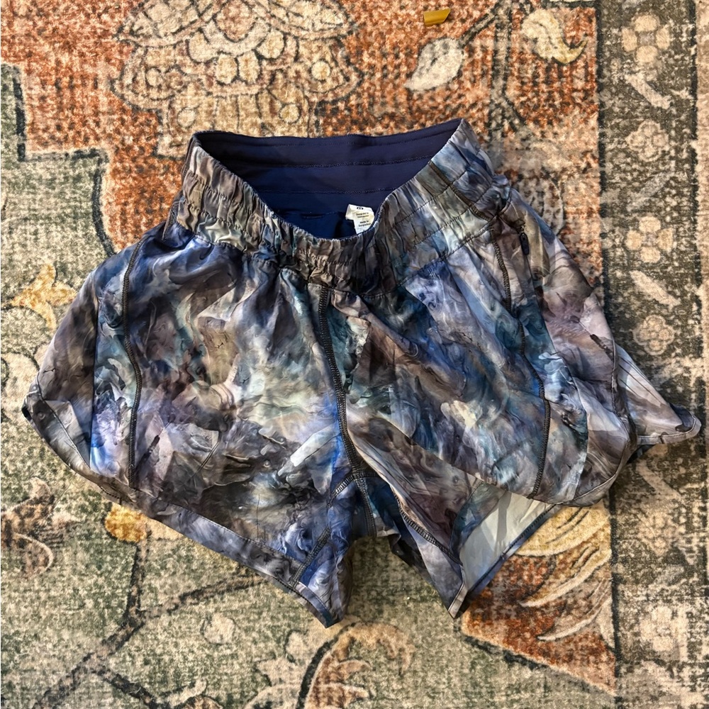 lululemon athletica Women’s Athletic Shorts in Blue and Gray Marble Print